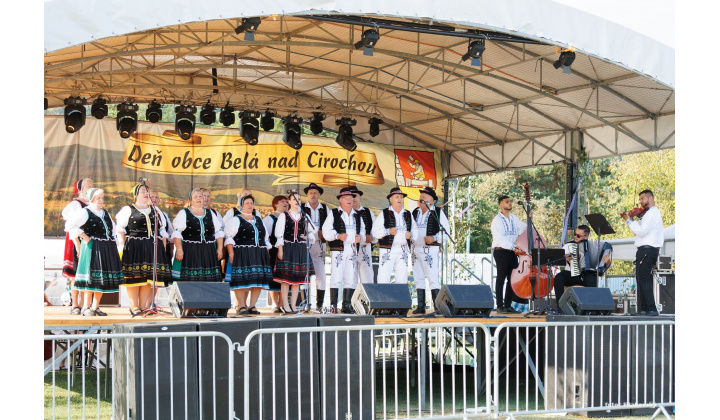 Fotka - Spevácka skupina Cimbor