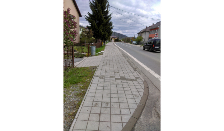 Fotka - Zlepšenie dostupnosti MRK k občianskej vybavenosti v obci Belá nad Cirochou - Chodník Ul. osloboditeľov